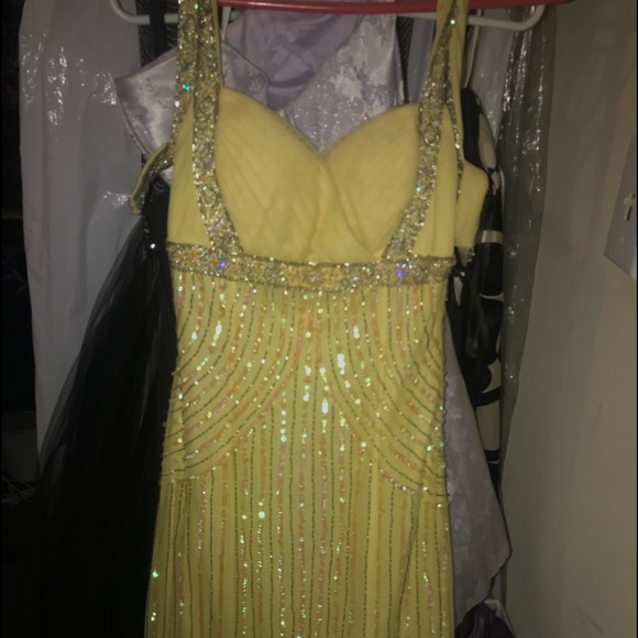 Yellow prom dress - Picture 1 of 7
